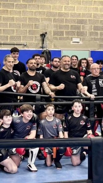 Entraînement collectif de sports de combat à Team Fighting La Marca à Trazegnies